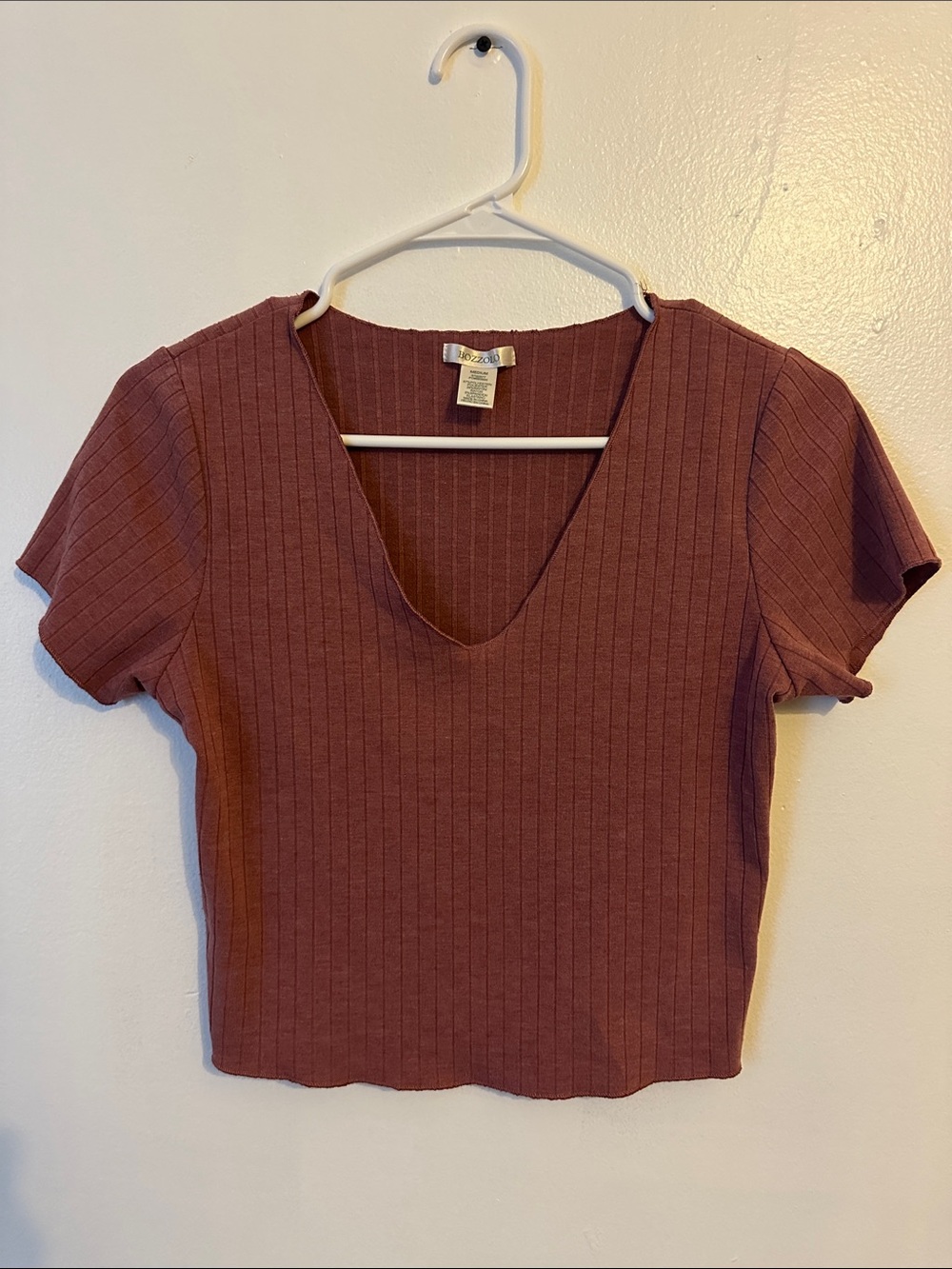 Bozzolo Ribbed V-Neck Cropped Top in Mauve